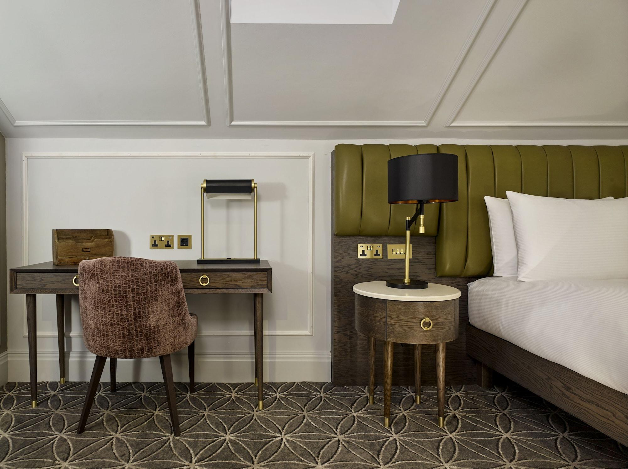 100 Queens Gate Hotel, Curio Collection By Hilton London Bagian luar foto