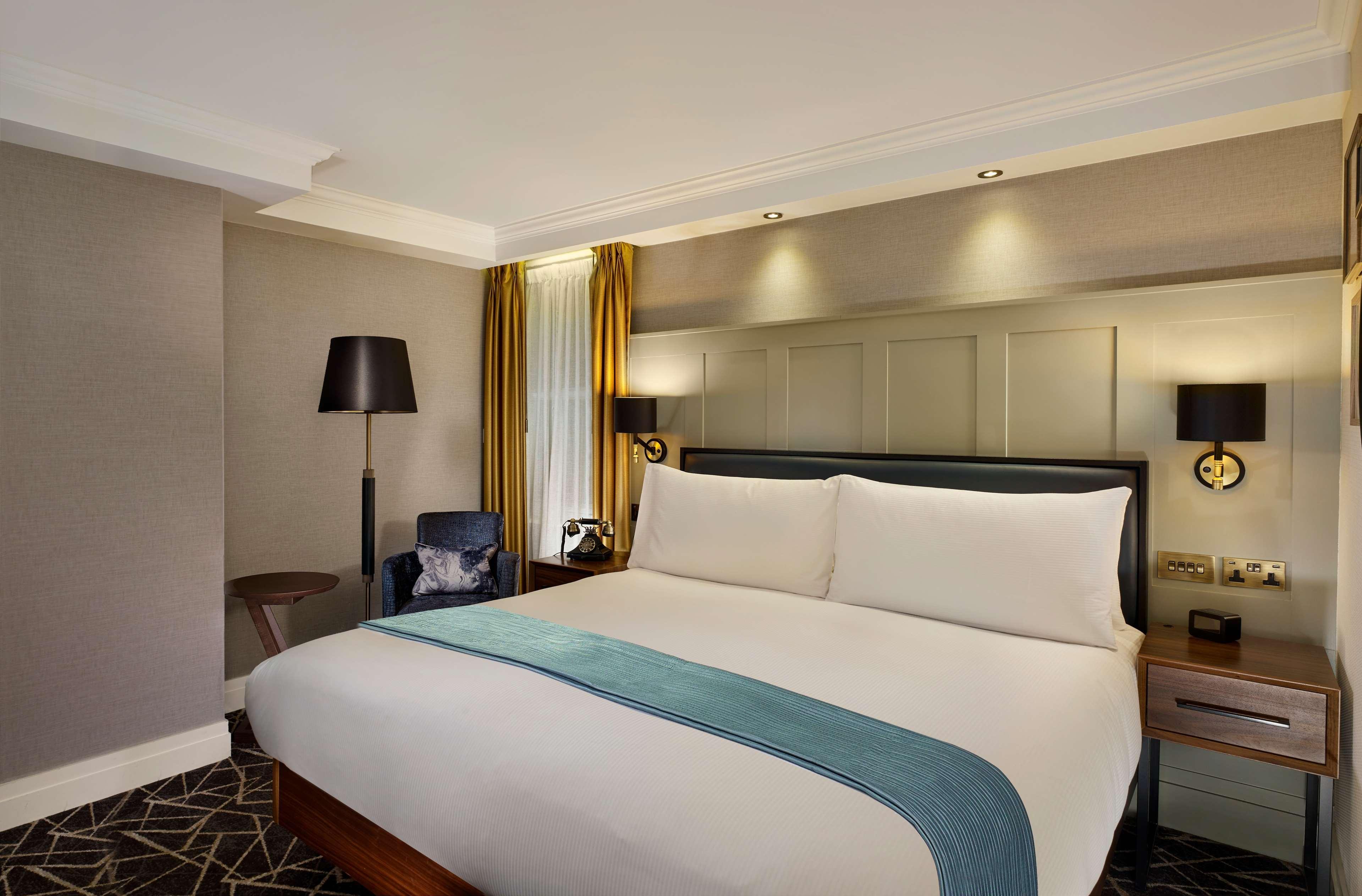 100 Queens Gate Hotel, Curio Collection By Hilton London Bagian luar foto