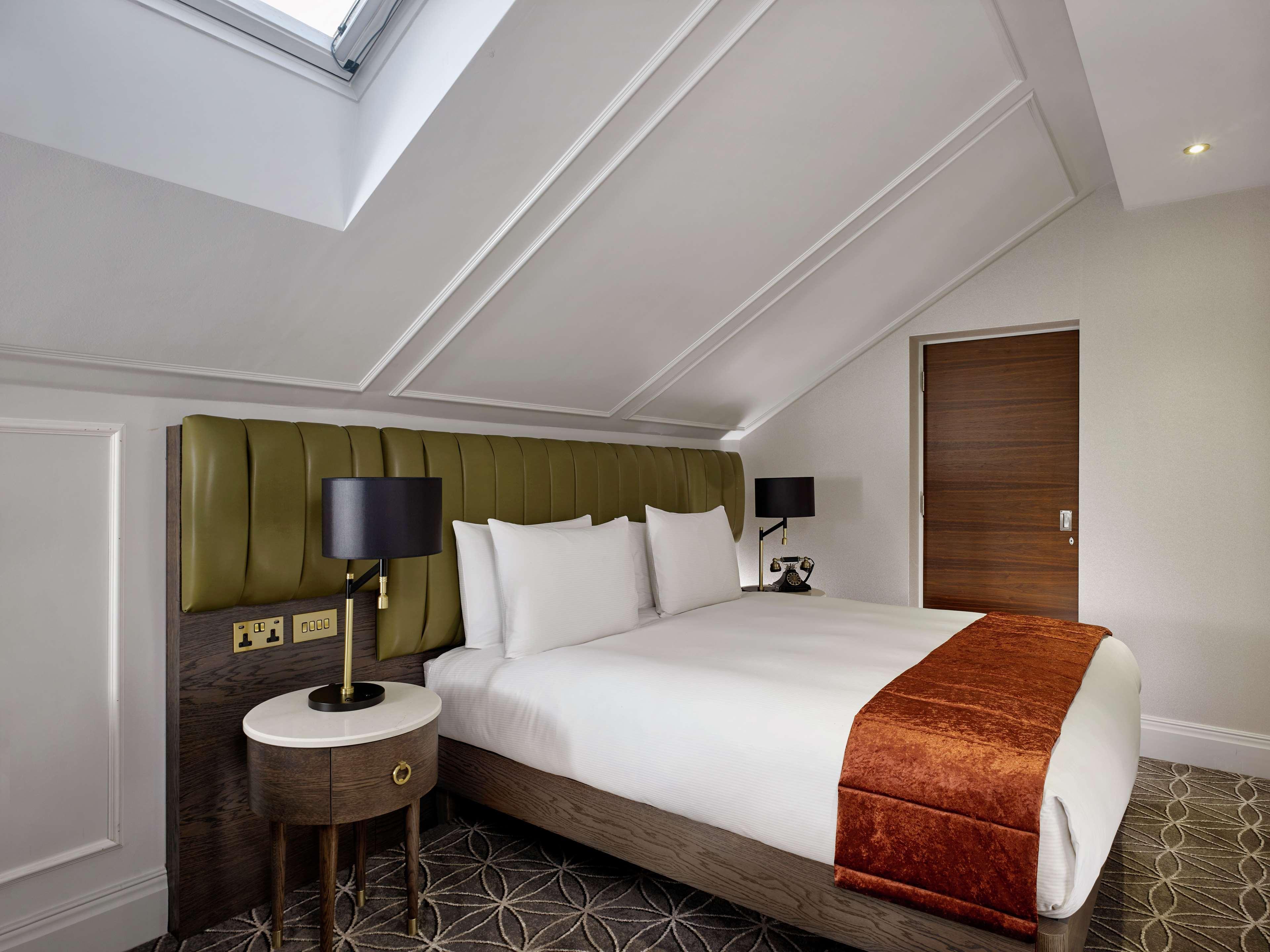 100 Queens Gate Hotel, Curio Collection By Hilton London Bagian luar foto