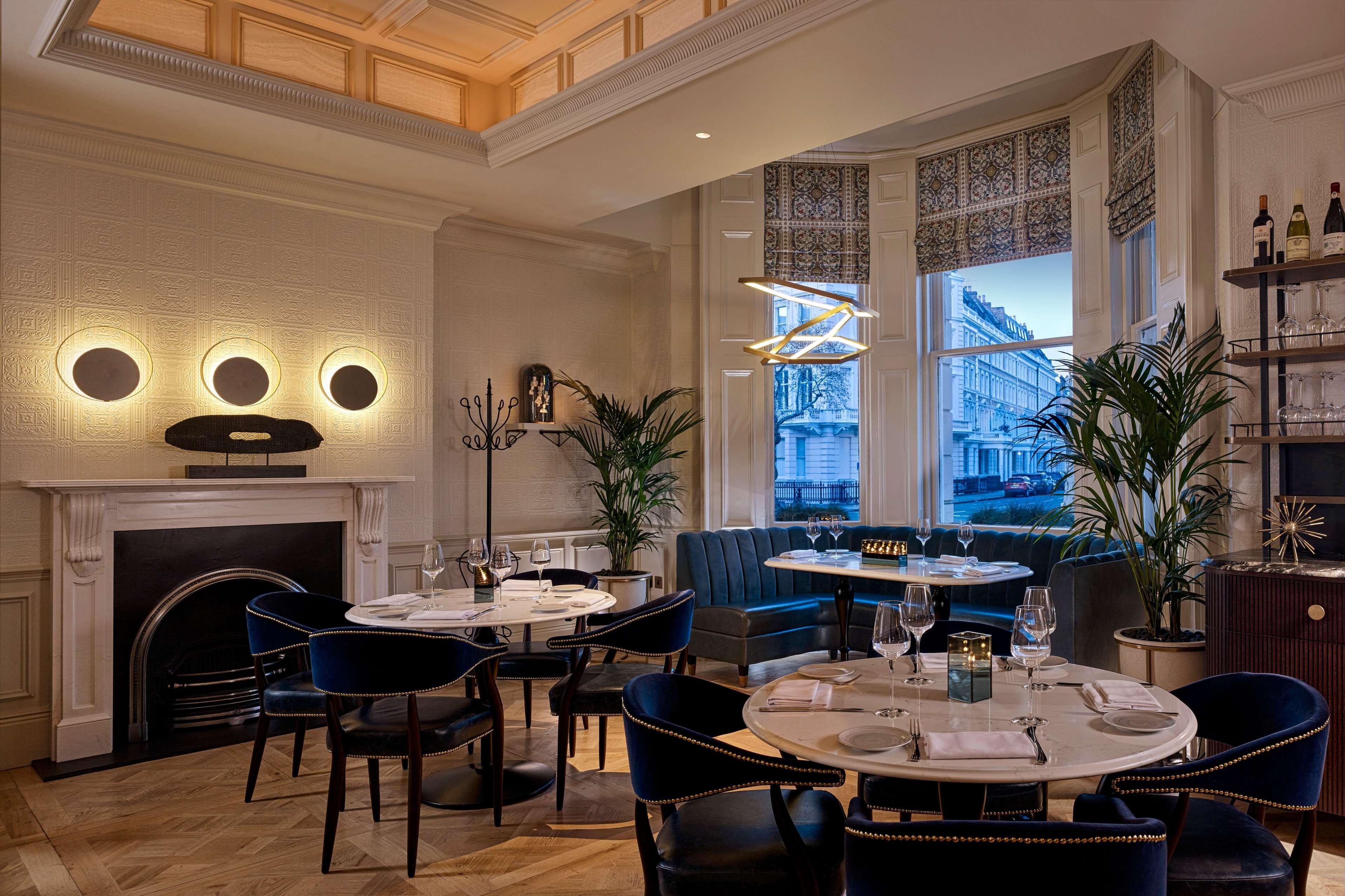 100 Queens Gate Hotel, Curio Collection By Hilton London Bagian luar foto